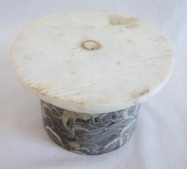 Breche marble base, Louis XVI style, 20th century Italian production