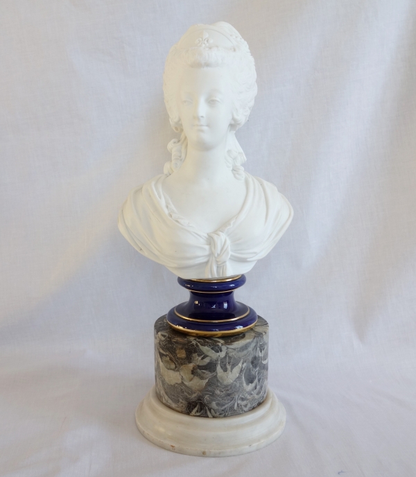 Breche marble base, Louis XVI style, 20th century Italian production