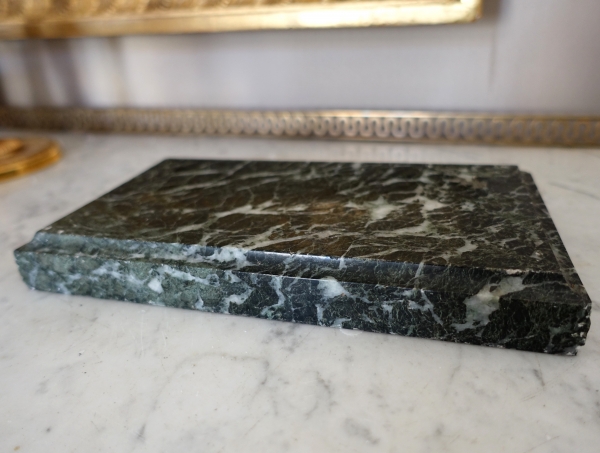 Socle de présentation néoclassique réhausseur de pendule Empire en marbre vert de mer - 23,5cm x 12cm