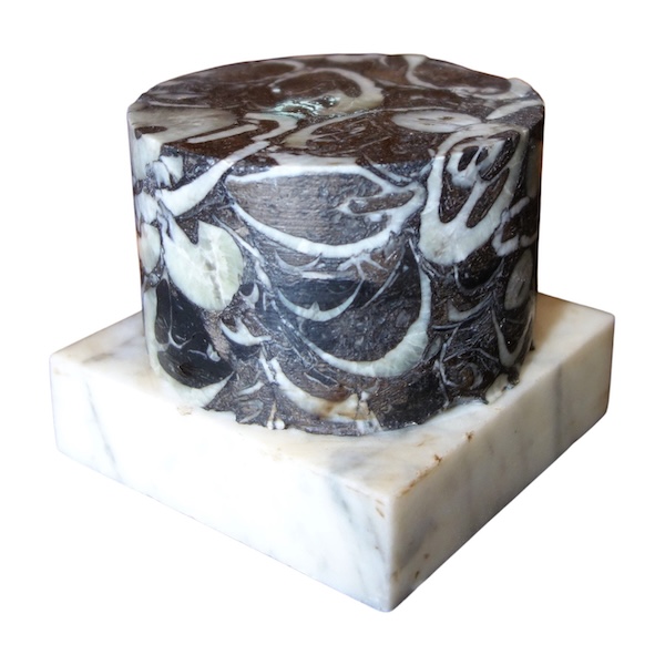 Breche marble base, Louis XVI style, 20th century Italian production