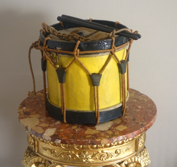 Tambour d'enfant et ses baguettes d'époque XIXe siècle - 1900