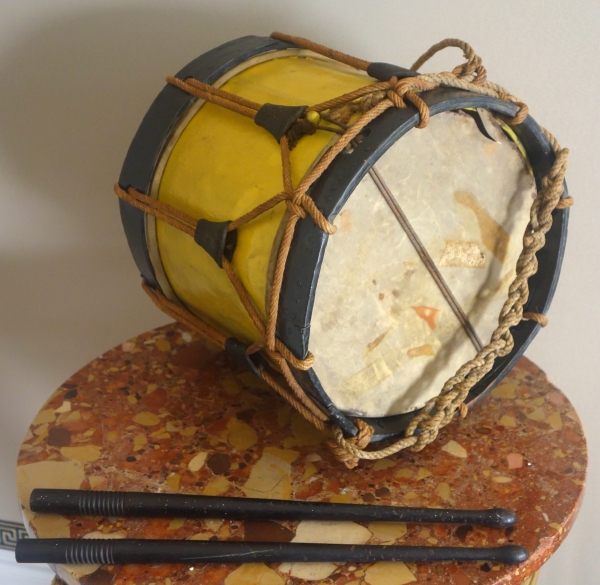 Tambour d'enfant et ses baguettes d'époque XIXe siècle - 1900