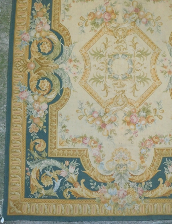 Tapis d'Aubusson de style néo-classique, époque XIXe - 366cm x 271cm