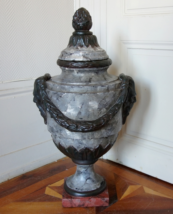 Grande urne couverte, vase d'ornement de style Louis XVI - fonte patinée façon marbre - 79cm