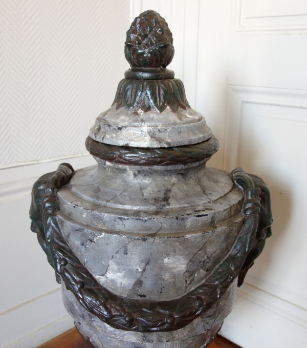 Grande urne couverte, vase d'ornement de style Louis XVI - fonte patinée façon marbre - 79cm