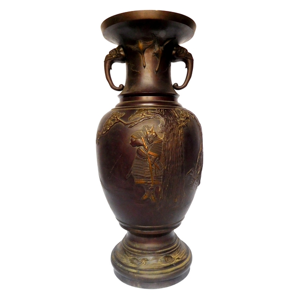 Tall bronze vase, Japan, Meiji period - late 19th century - 62cm