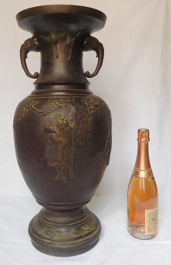 Grand vase en bronze, Japon, époque Meiji - fin XIXe siècle - 62cm