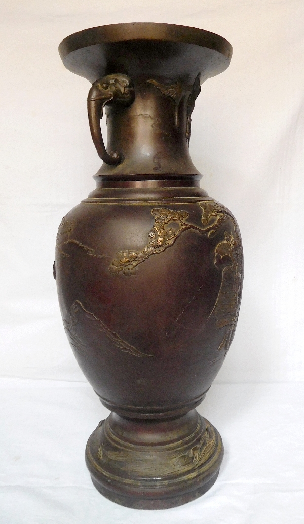 Tall bronze vase, Japan, Meiji period - late 19th century - 62cm