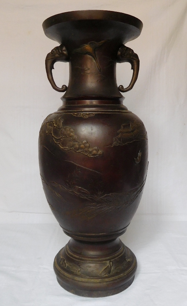 Tall bronze vase, Japan, Meiji period - late 19th century - 62cm