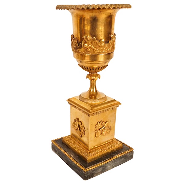 Grand vase d'ornement Directoire en bronze doré d'époque fin XVIIIe ou 1800 - marbre Turquin