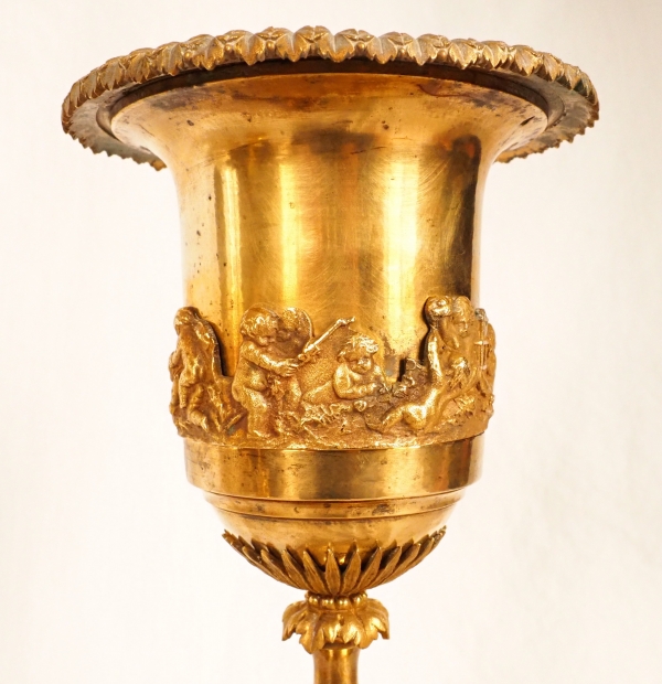 Grand vase d'ornement Directoire en bronze doré d'époque fin XVIIIe ou 1800 - marbre Turquin