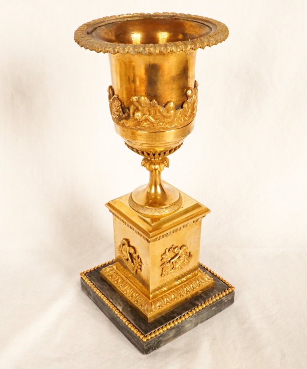 Grand vase d'ornement Directoire en bronze doré d'époque fin XVIIIe ou 1800 - marbre Turquin