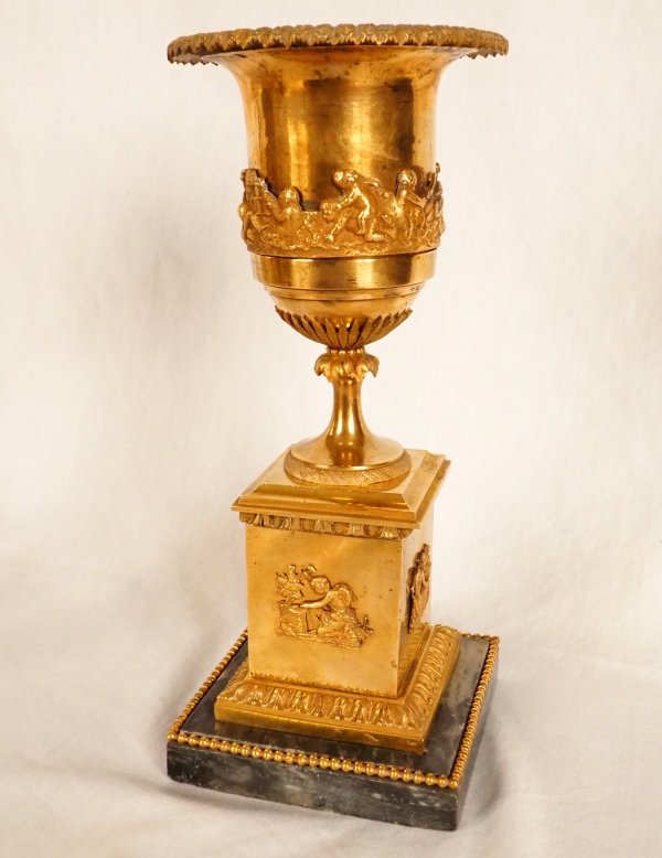 Grand vase d'ornement Directoire en bronze doré d'époque fin XVIIIe ou 1800 - marbre Turquin