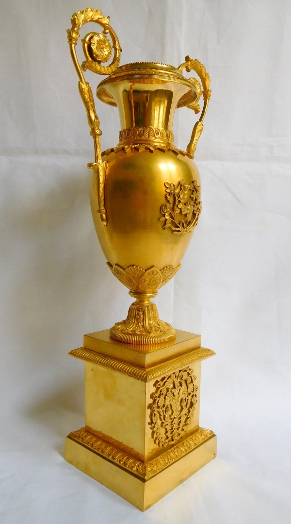 Vase d'ornement en bronze ciselé et doré au mercure - époque Empire Restauration - 1820