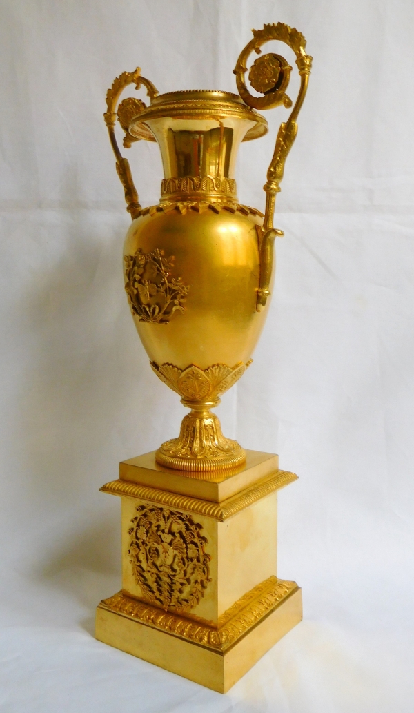 Vase d'ornement en bronze ciselé et doré au mercure - époque Empire Restauration - 1820