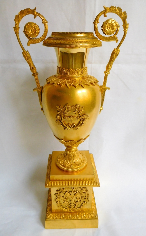 Vase d'ornement en bronze ciselé et doré au mercure - époque Empire Restauration - 1820