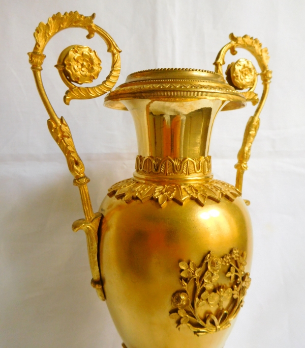 Vase d'ornement en bronze ciselé et doré au mercure - époque Empire Restauration - 1820