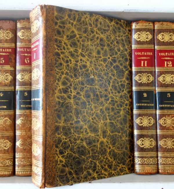 Les Oeuvres complètes de Voltaire en 75 volumes - belle reliure cuir - 1828