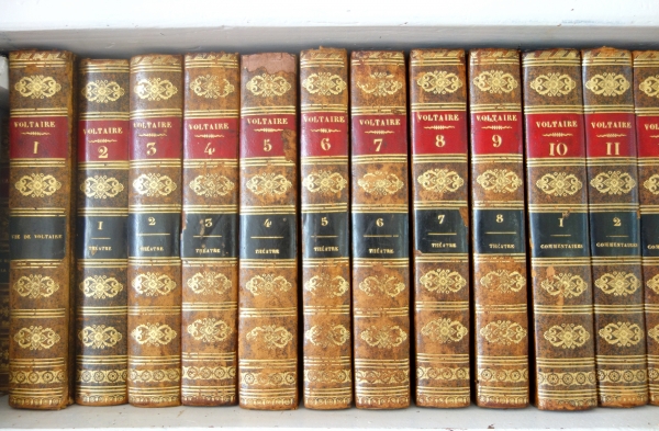 Les Oeuvres complètes de Voltaire en 75 volumes - belle reliure cuir - 1828