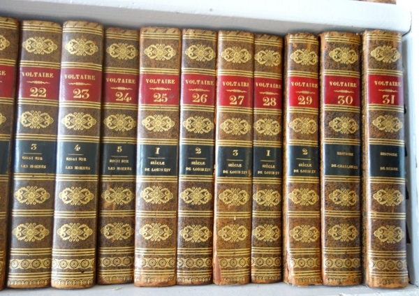 Les Oeuvres complètes de Voltaire en 75 volumes - belle reliure cuir - 1828