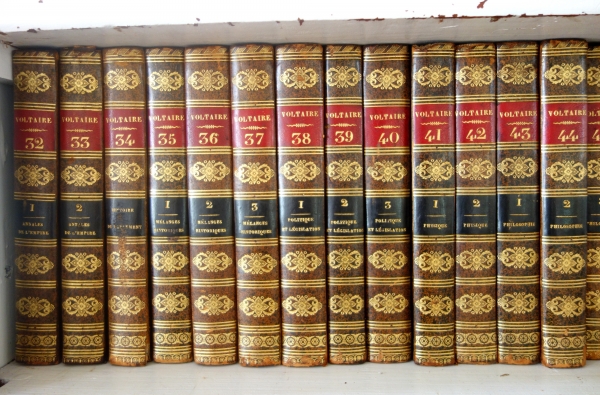 Les Oeuvres complètes de Voltaire en 75 volumes - belle reliure cuir - 1828