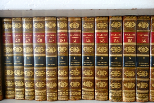 Les Oeuvres complètes de Voltaire en 75 volumes - belle reliure cuir - 1828