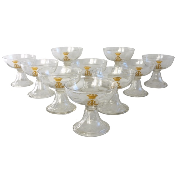 Suite de 10 coupes à champagne en cristal de St Louis uni gravé doré - couronne comtale