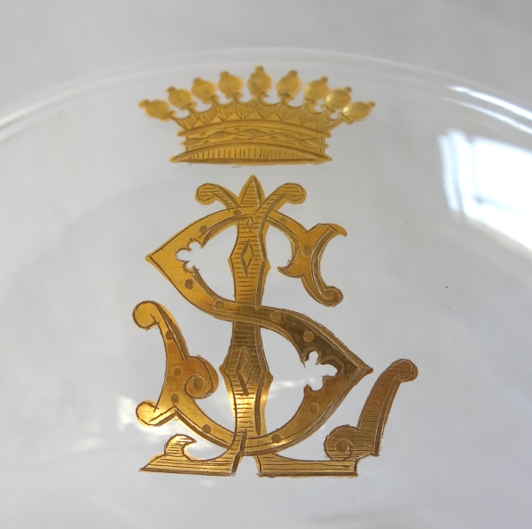 Suite de 10 coupes à champagne en cristal de St Louis uni gravé doré - couronne comtale