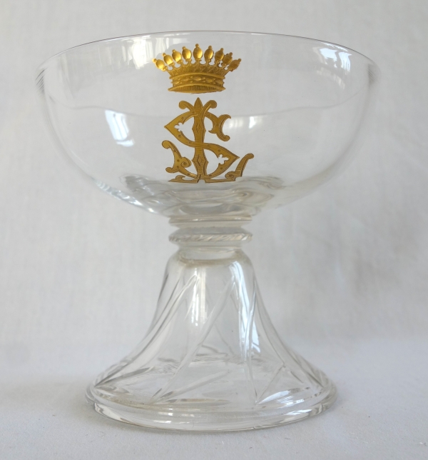 Suite de 10 coupes à champagne en cristal de St Louis uni gravé doré - couronne comtale