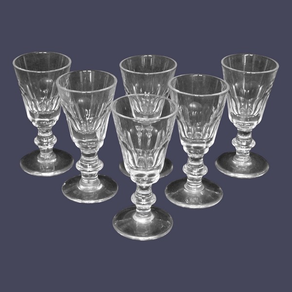 6 verres à liqueur, production Baccarat d'époque milieu XIX siècle (proche modèle Caton)