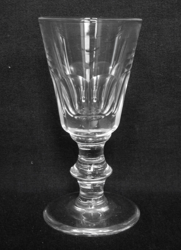 6 verres à liqueur, production Baccarat d'époque milieu XIX siècle (proche modèle Caton)