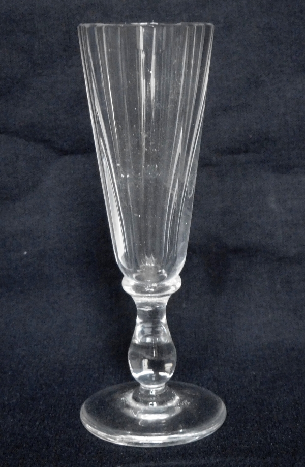 6 verres à liqueur, production Baccarat d'époque XIX siècle forme flûte