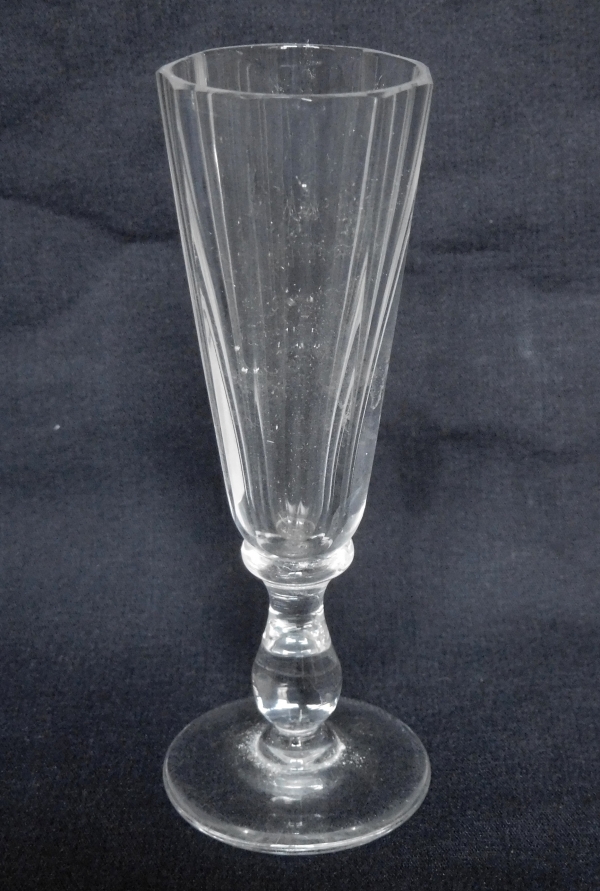 6 verres à liqueur, production Baccarat d'époque XIX siècle forme flûte