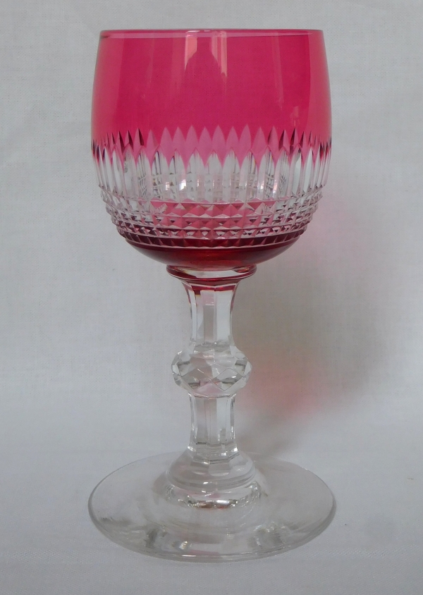 Série de 6 verres à vin du Rhin en cristal de Baccarat overlay rose, modèle pointes de diamant