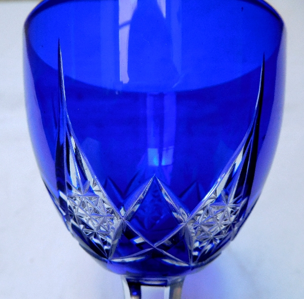 Série de 6 verres à vin du Rhin en cristal de Baccarat, modèle Epron, overlay bleu cobalt