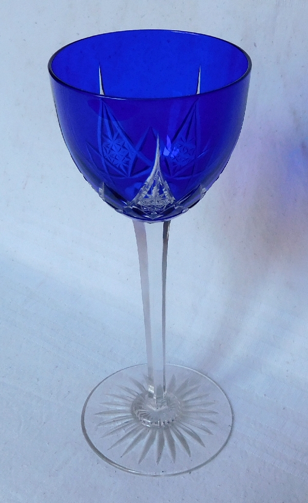 Série de 6 verres à vin du Rhin en cristal de Baccarat, modèle Epron, overlay bleu cobalt