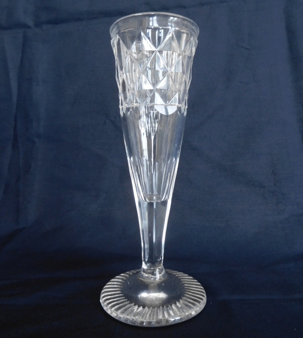 Service de 8 flûtes à champagne en cristal du Creusot taillé pointes de diamants début XIXe siècle