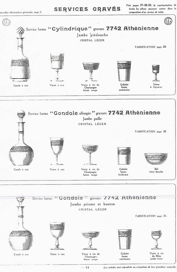 Carafe / aiguière en cristal de Baccarat, modèle à gravure athénienne réhaussée d'une dorure à l'or fin