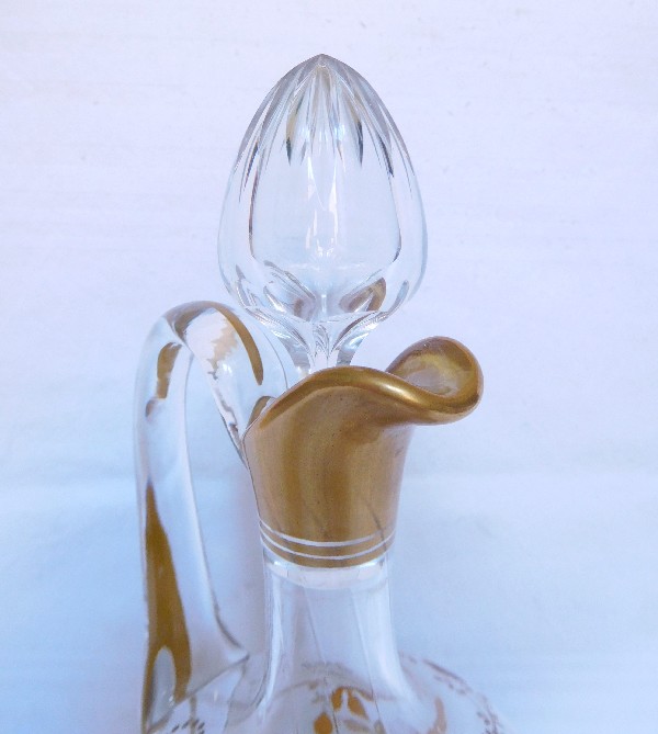 Carafe à vin / aiguière en cristal de Baccarat rehaussé à l’or fin
