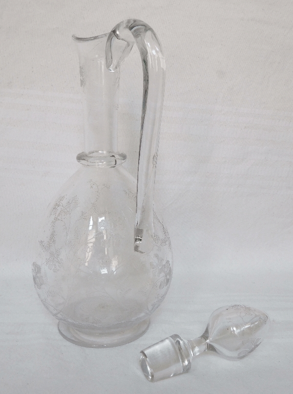 Carafe à vin ou aiguière en cristal de Baccarat gravé