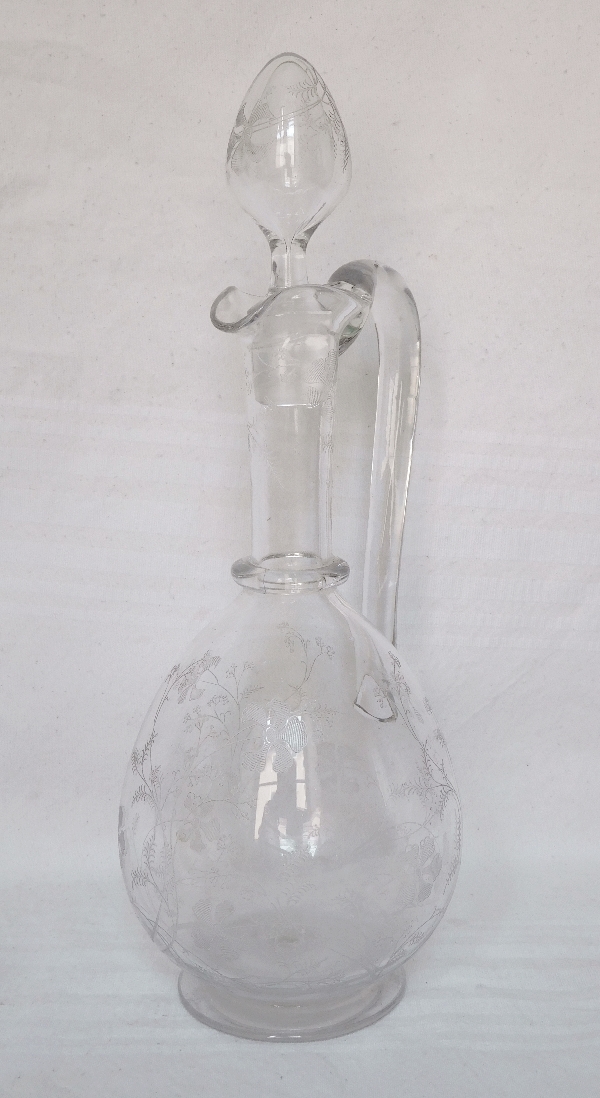 Carafe à vin ou aiguière en cristal de Baccarat gravé