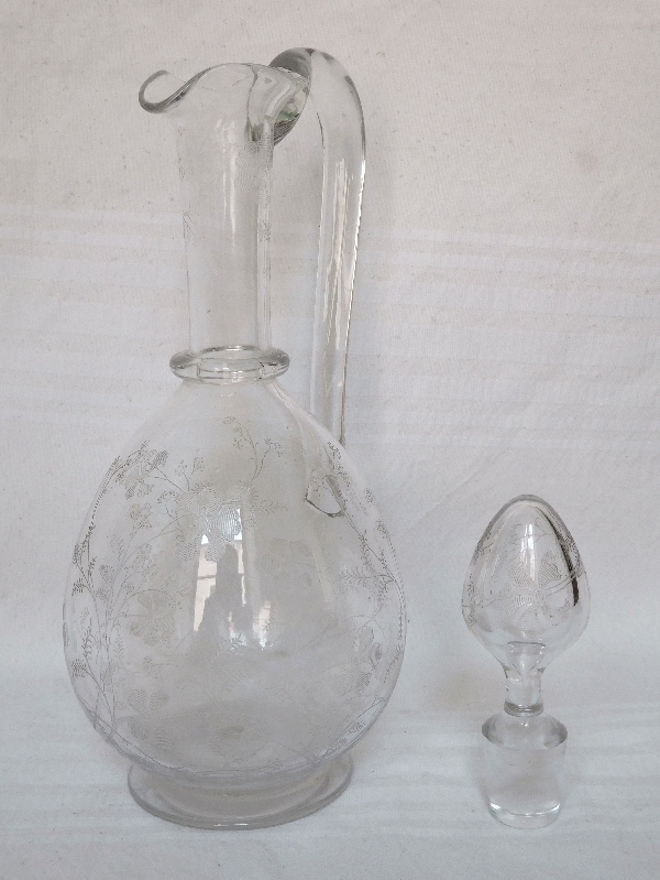 Carafe à vin ou aiguière en cristal de Baccarat gravé