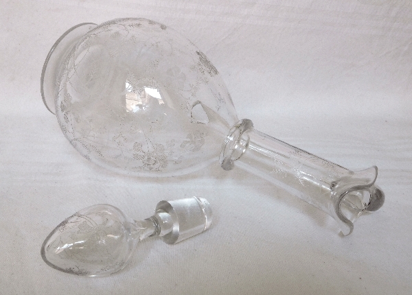 Carafe à vin ou aiguière en cristal de Baccarat gravé