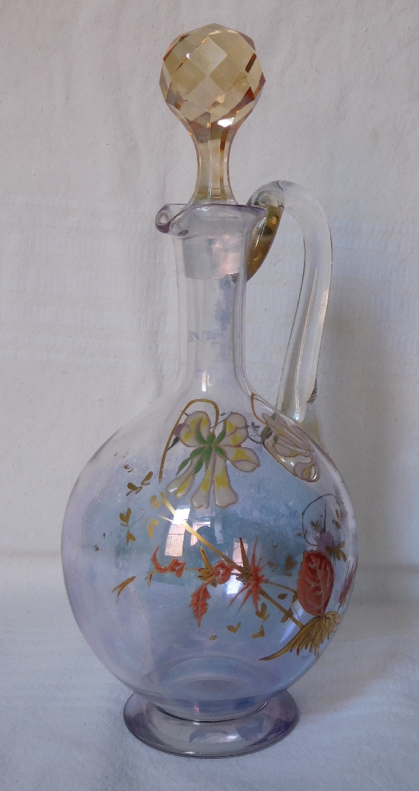 Aiguière / carafe à vin en cristal de Baccarat irisé, doré et émaillé