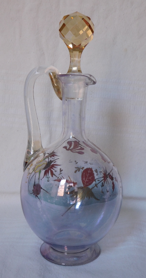 Aiguière / carafe à vin en cristal de Baccarat irisé, doré et émaillé