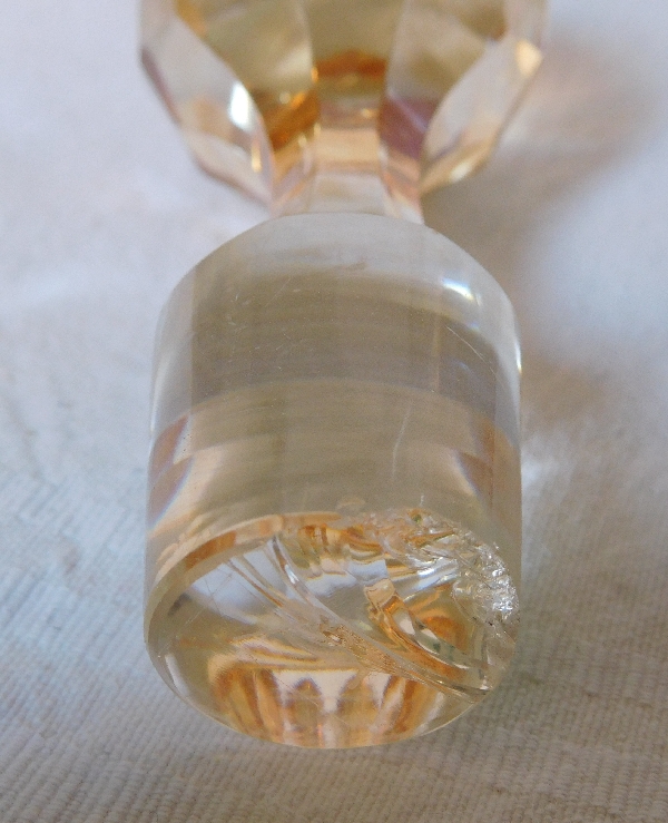 Aiguière / carafe à vin en cristal de Baccarat irisé, doré et émaillé