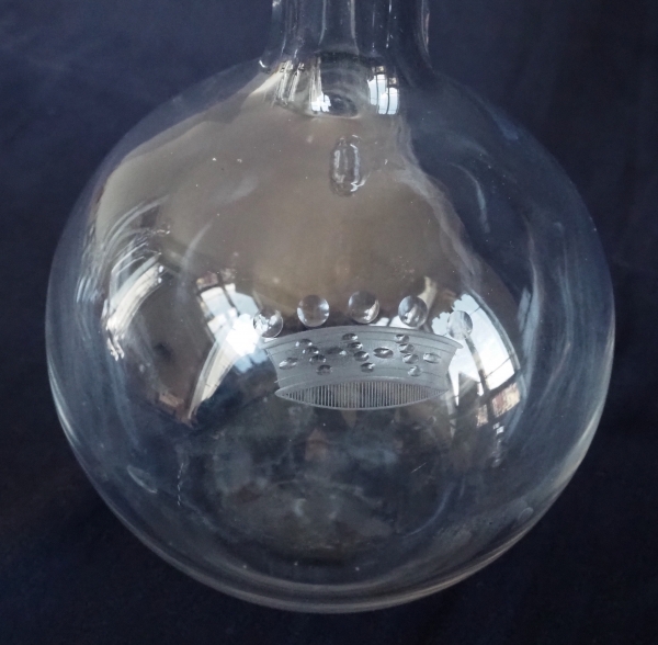 Carafe à vin / aiguière en cristal de Baccarat - couronne de Baron - 27,5cm