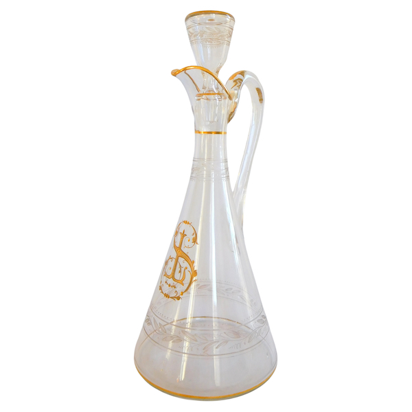 Luxueuse aiguière carafe à vin en cristal de Baccarat gravé et doré, monogramme SL