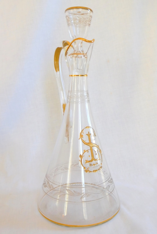 Luxueuse aiguière carafe à vin en cristal de Baccarat gravé et doré, monogramme SL