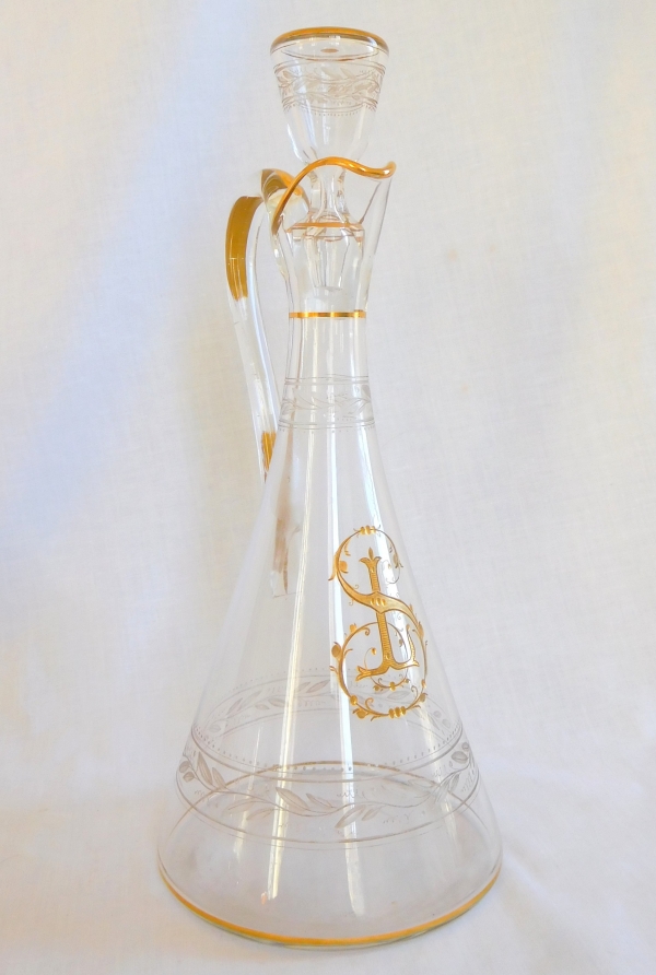 Luxurious Baccarat crystal ewer enhanced with fine gold, SL monogram